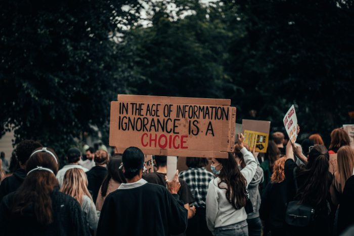 The Role of Social Media in Protests: Mobilising or Polarising? - 89 ... Media Membentuk Cara Publik Melihat Unjuk Rasa